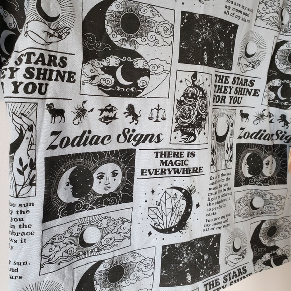 🌙Zodiac Tee Size Med NWT - Picture 2 of 4